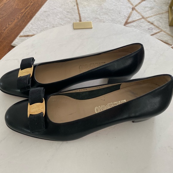 Ferragamo heels - Picture 2 of 4